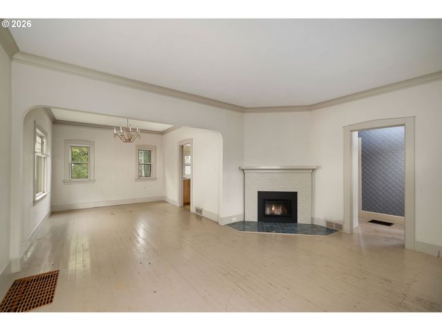 5914 Ne FLANDERS St, Portland, OR 97213