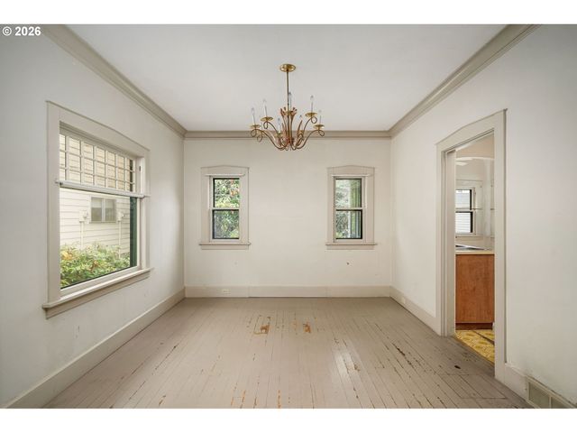 5914 Ne FLANDERS St, Portland, OR 97213