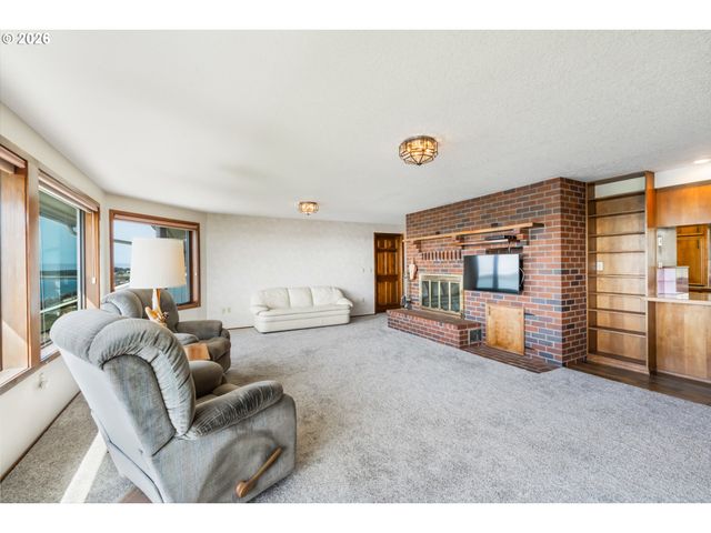 14580 HARBORVIEW Dr, Rockaway Beach, OR 97136