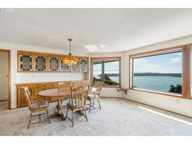 14580 HARBORVIEW Dr, Rockaway Beach, OR 97136