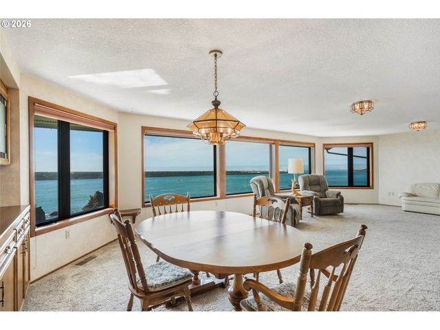 14580 HARBORVIEW Dr, Rockaway Beach, OR 97136