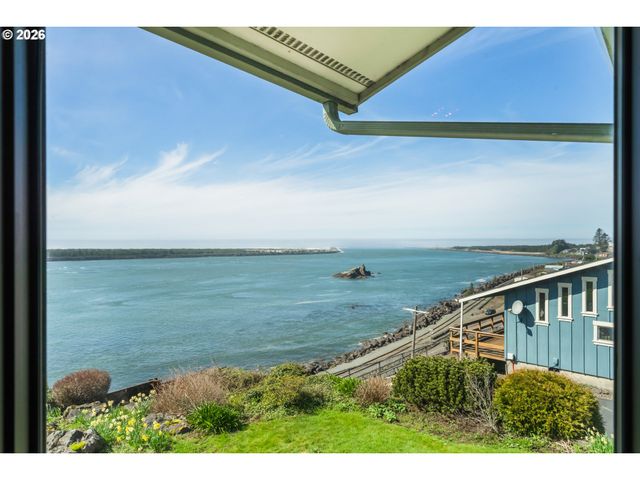 14580 HARBORVIEW Dr, Rockaway Beach, OR 97136