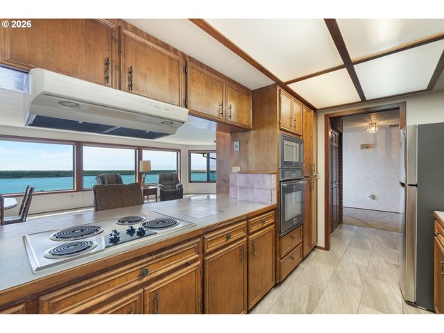 14580 HARBORVIEW Dr, Rockaway Beach, OR 97136