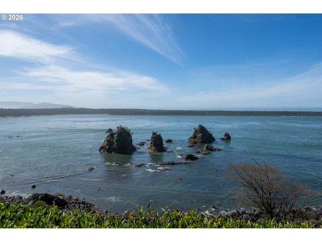 14580 HARBORVIEW Dr, Rockaway Beach, OR 97136