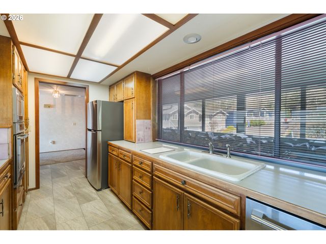 14580 HARBORVIEW Dr, Rockaway Beach, OR 97136