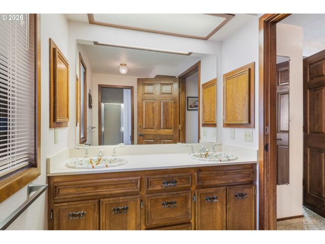 14580 HARBORVIEW Dr, Rockaway Beach, OR 97136