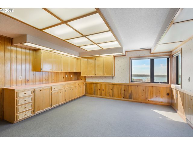 14580 HARBORVIEW Dr, Rockaway Beach, OR 97136