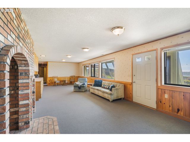 14580 HARBORVIEW Dr, Rockaway Beach, OR 97136