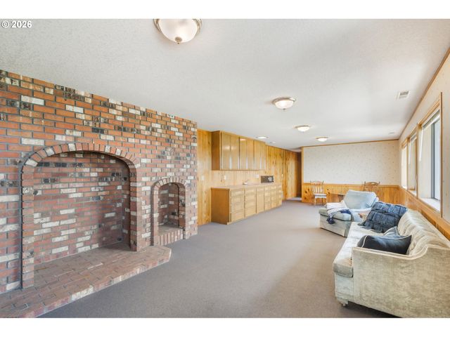 14580 HARBORVIEW Dr, Rockaway Beach, OR 97136