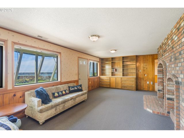 14580 HARBORVIEW Dr, Rockaway Beach, OR 97136