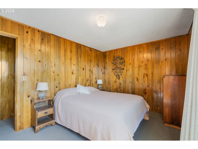 14580 HARBORVIEW Dr, Rockaway Beach, OR 97136