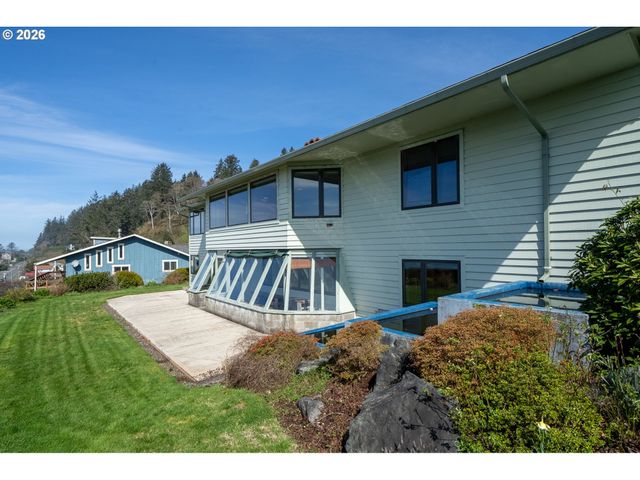 14580 HARBORVIEW Dr, Rockaway Beach, OR 97136