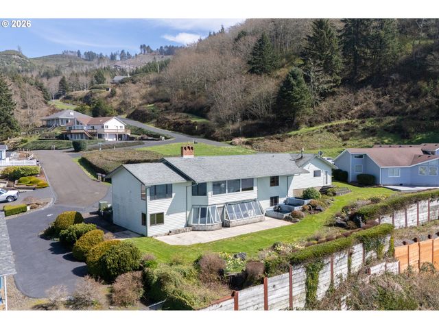 14580 HARBORVIEW Dr, Rockaway Beach, OR 97136