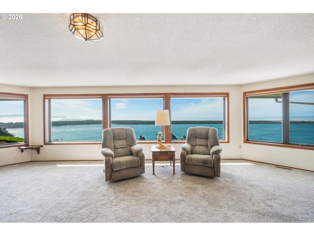 14580 HARBORVIEW Dr, Rockaway Beach, OR 97136
