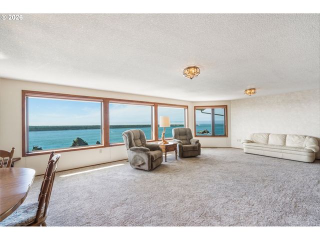 14580 HARBORVIEW Dr, Rockaway Beach, OR 97136