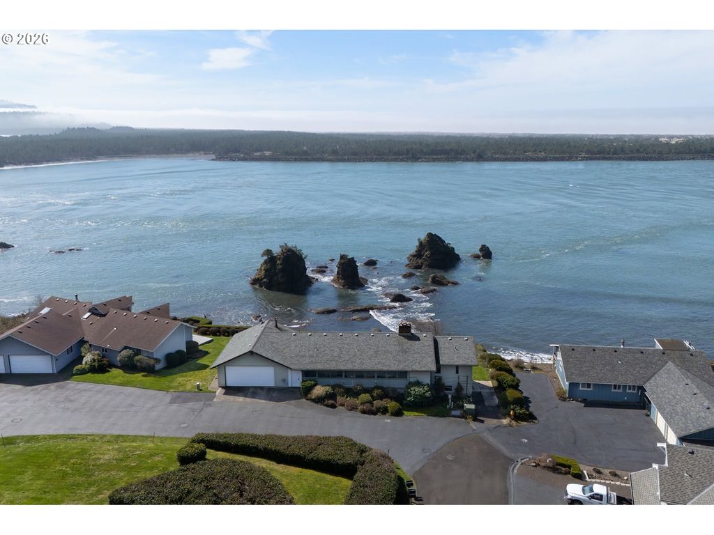 14580 HARBORVIEW Dr, Rockaway Beach, OR 97136