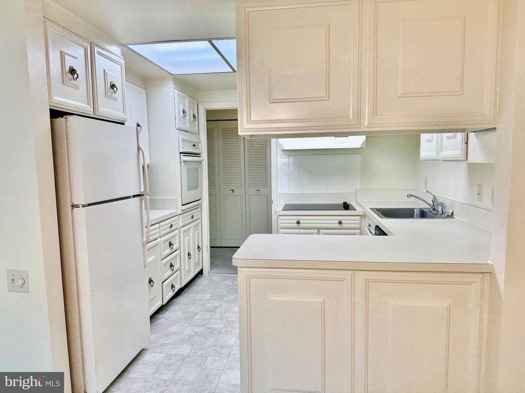 Image 10 of property listing at 3365 S LEISURE WORLD BLVD #95-2D, Silver Spring, MD 20906