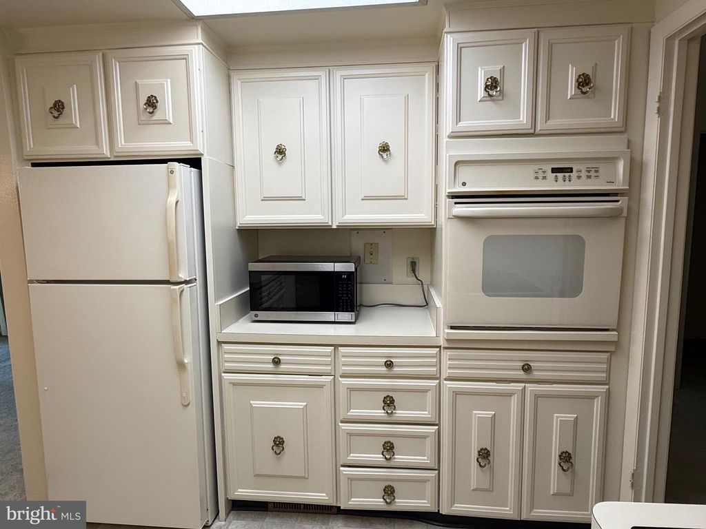 Image 11 of property listing at 3365 S LEISURE WORLD BLVD #95-2D, Silver Spring, MD 20906