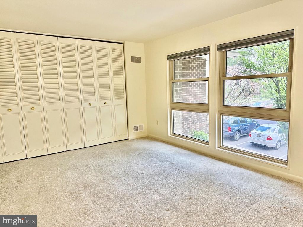 Image 9 of property listing at 3365 S LEISURE WORLD BLVD #95-2D, Silver Spring, MD 20906