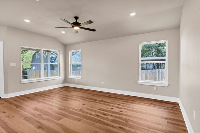 811 Branding Iron Trail, Granbury, TX 76049