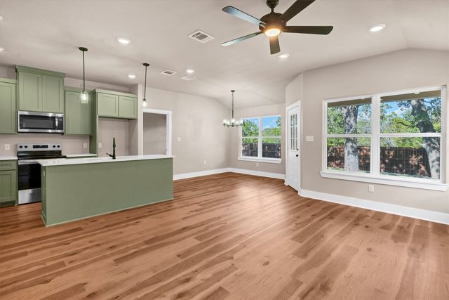 811 Branding Iron Trail, Granbury, TX 76049