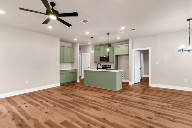 811 Branding Iron Trail, Granbury, TX 76049