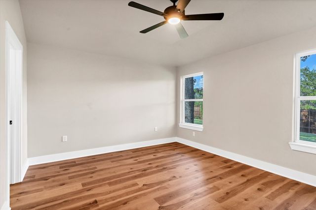 811 Branding Iron Trail, Granbury, TX 76049