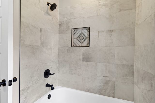 811 Branding Iron Trail, Granbury, TX 76049