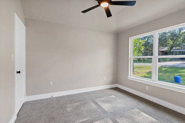 811 Branding Iron Trail, Granbury, TX 76049