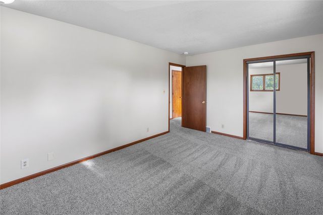 2705 Fairlawn Drive, West Des Moines, IA 50265