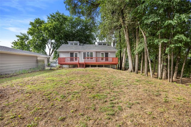 2705 Fairlawn Drive, West Des Moines, IA 50265