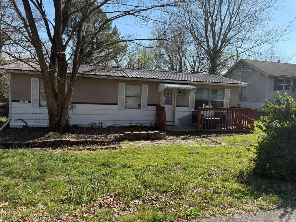 305 E Maud Avenue, Crane, MO 65633