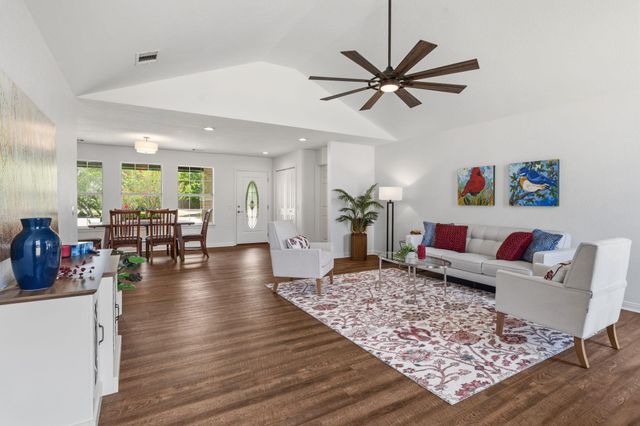 207 Meadow Oaks DR, Dripping Springs, TX 78620