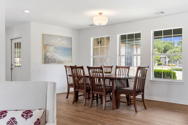 207 Meadow Oaks DR, Dripping Springs, TX 78620