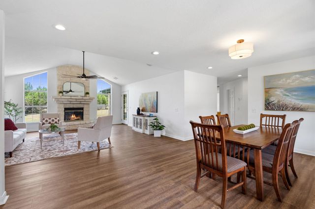 207 Meadow Oaks DR, Dripping Springs, TX 78620