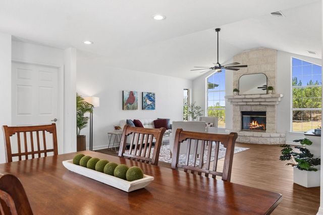 207 Meadow Oaks DR, Dripping Springs, TX 78620