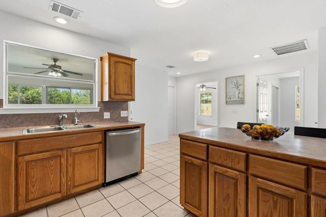207 Meadow Oaks DR, Dripping Springs, TX 78620