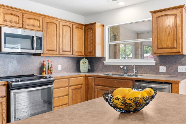 207 Meadow Oaks DR, Dripping Springs, TX 78620