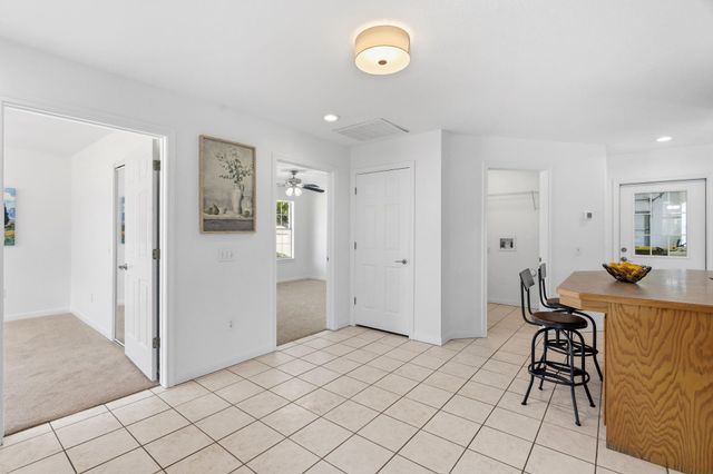 207 Meadow Oaks DR, Dripping Springs, TX 78620