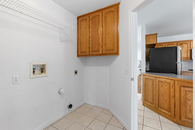 207 Meadow Oaks DR, Dripping Springs, TX 78620