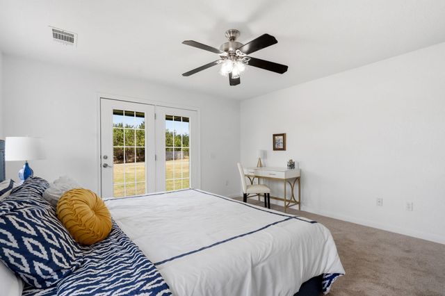 207 Meadow Oaks DR, Dripping Springs, TX 78620