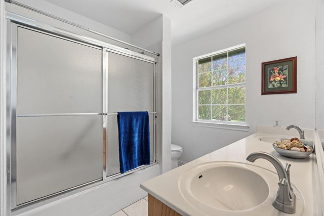 207 Meadow Oaks DR, Dripping Springs, TX 78620