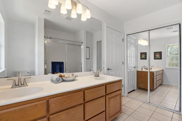 207 Meadow Oaks DR, Dripping Springs, TX 78620