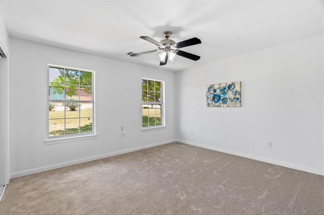 207 Meadow Oaks DR, Dripping Springs, TX 78620
