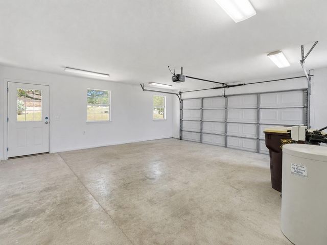 207 Meadow Oaks DR, Dripping Springs, TX 78620