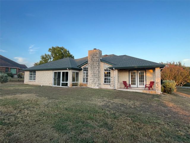 207 Meadow Oaks DR, Dripping Springs, TX 78620