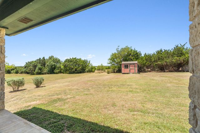 207 Meadow Oaks DR, Dripping Springs, TX 78620