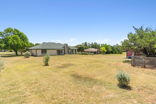 207 Meadow Oaks DR, Dripping Springs, TX 78620