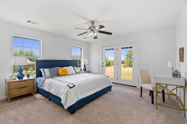 207 Meadow Oaks DR, Dripping Springs, TX 78620