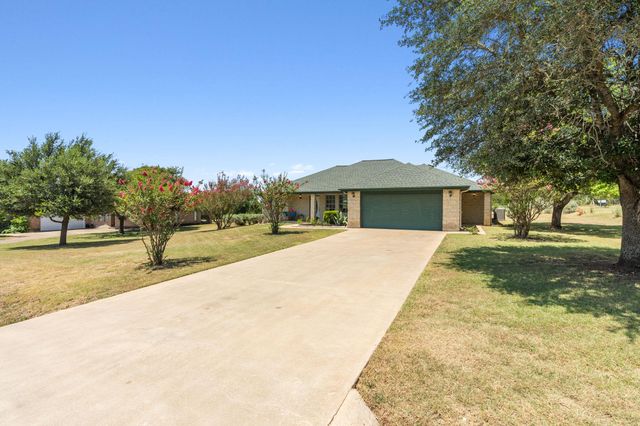 207 Meadow Oaks DR, Dripping Springs, TX 78620
